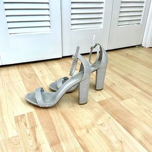 SILVER BLOCK HEEL SHOE SIZE 7
